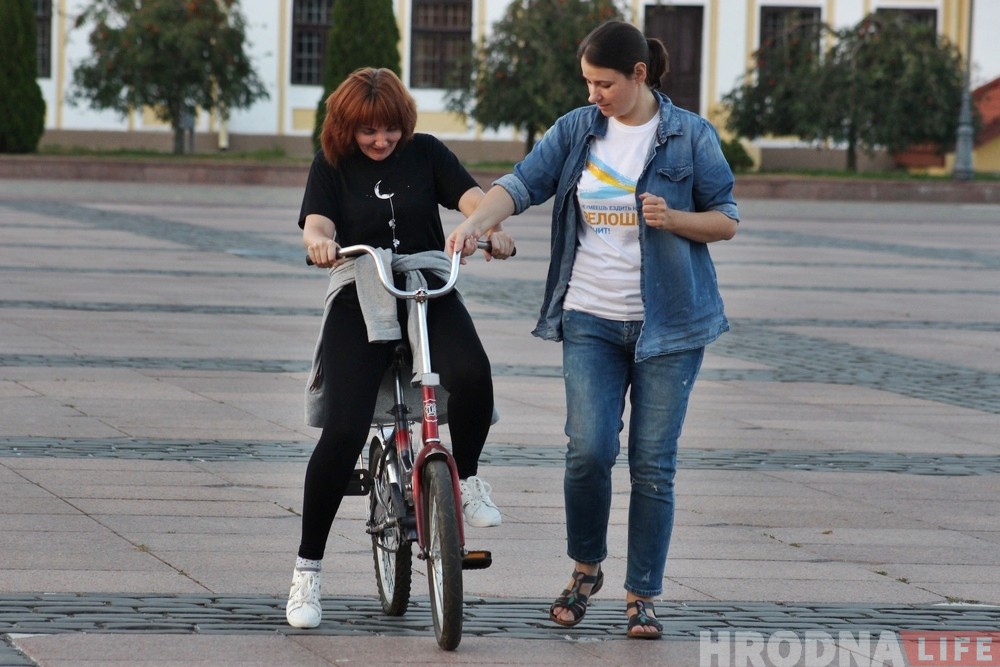 "Да кожнага індывідуальны падыход". У Гродне стартавалі бясплатныя курсы для тых, хто не ўмее катацца на ровары