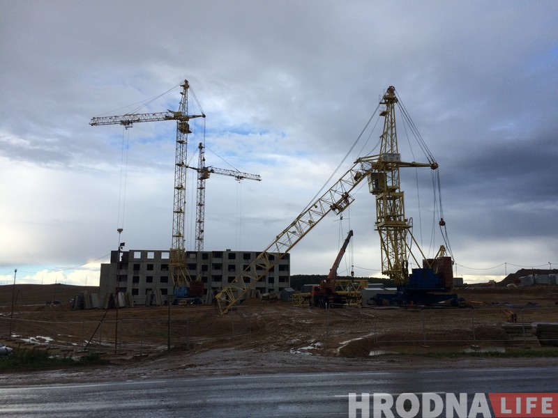 В новом микрорайоне Грандичи начали строить первый дом