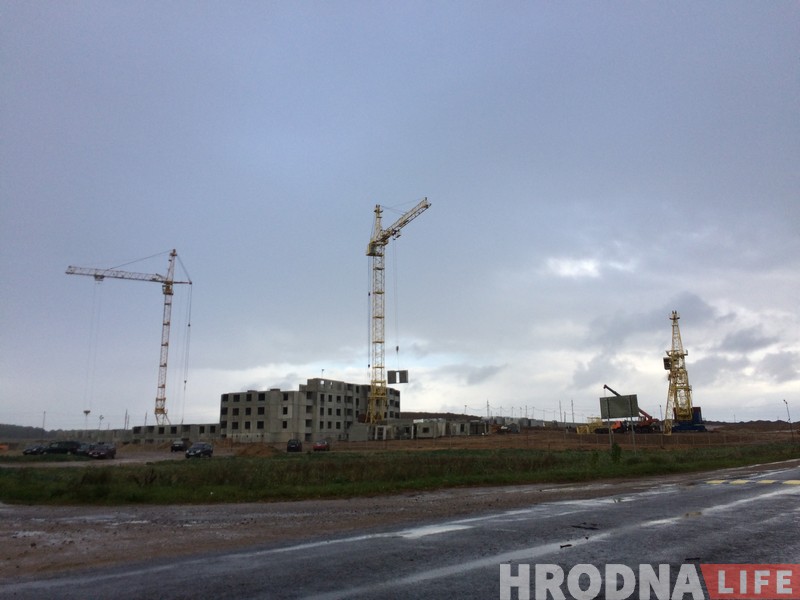 В новом микрорайоне Грандичи начали строить первый дом