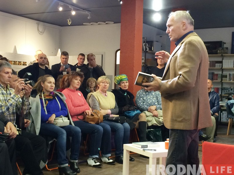 "Усміхайся, калі ты беларус". Уладзімір Някляеў  - пра шчасце, жыццё, літаратуру і рэкламу