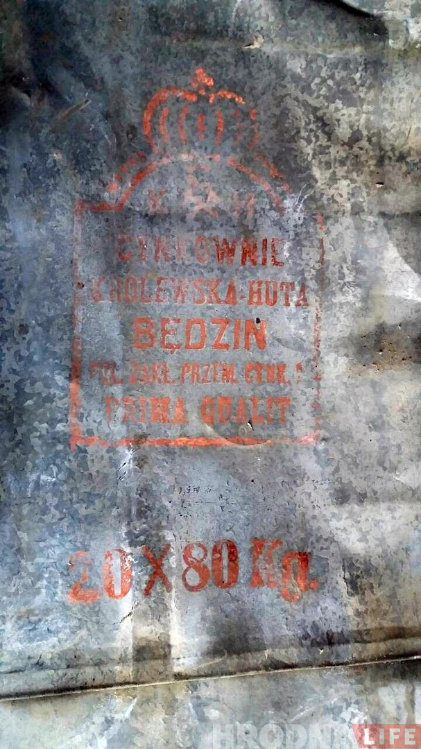 Глядзіце, якое цікавае кляймо знайшлі на даху аднаго са старых дамоў у Гродне