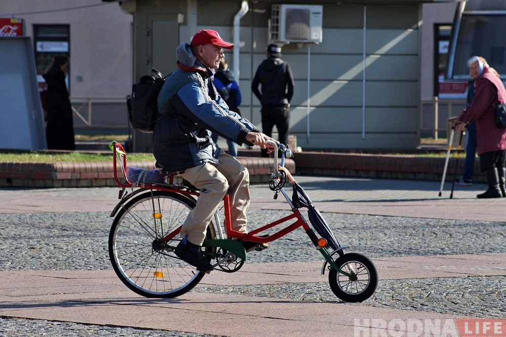 Гродзенец зварыў у гаражы ровар-гібрыд і 9 гадоў катаецца на ім