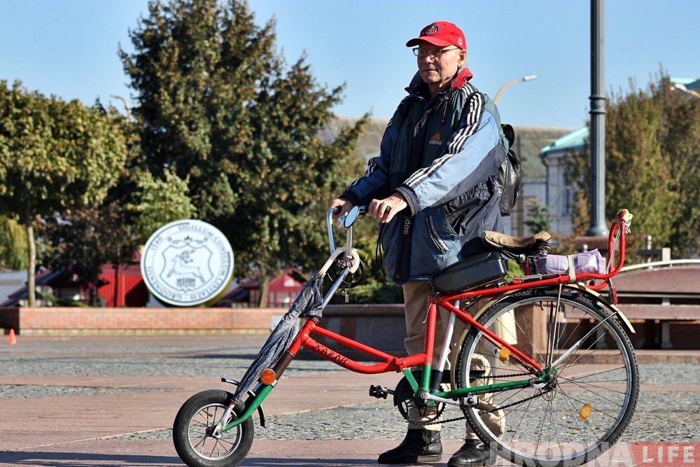Гродзенец зварыў у гаражы ровар-гібрыд і 9 гадоў катаецца на ім