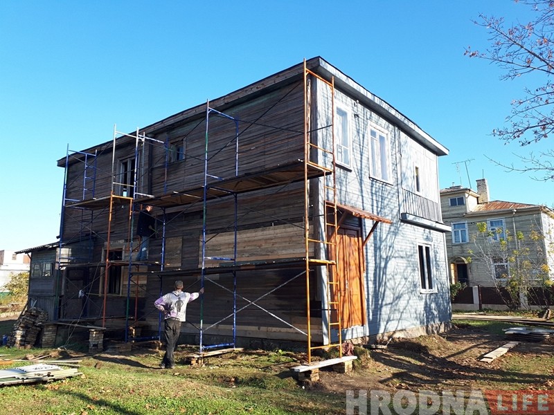 «Деревянные дома можно спасать». Гродненец восстанавливает редкий пример конструктивизма 1930-х