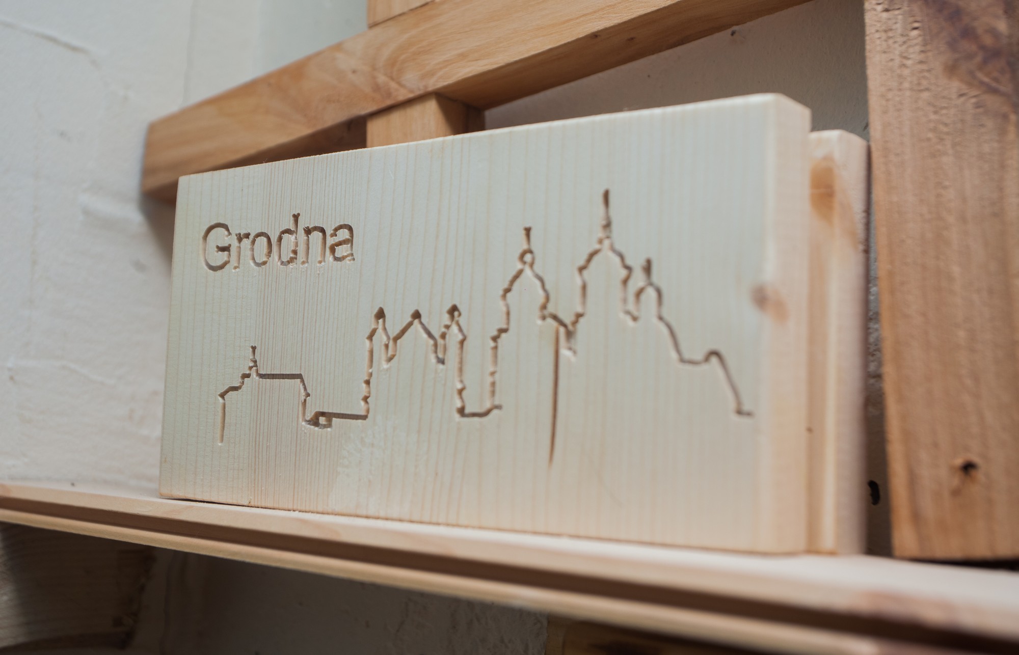 «Вагоны грантаў апазіцыі ў Беластоку – гэта легенды». Як актывіст стаў майстрам па дрэву