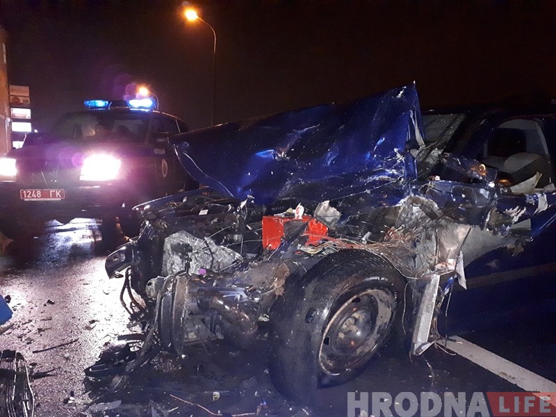 На Ціміразева легкавік на хуткасці ўехаў у аўтавышку. Кіроўца ўцёк