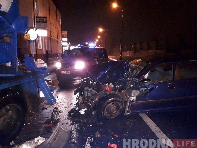 На Ціміразева легкавік на хуткасці ўехаў у аўтавышку. Кіроўца ўцёк