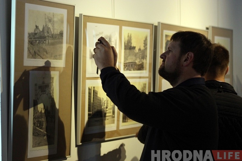 «Праз альбом беларусы ўбачаць сваю сям'ю». Ігар Мельнікаў прэзентаваў у Гродне чарговы праект пра Другую сусветную