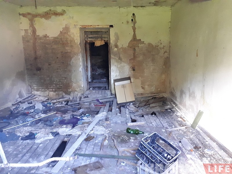 Глядзіце, як выглядае закінутая казарма на Шчорса, якую ніхто не купляе Глядзіце, як выглядае закінутая казарма на Шчорса, якую ніхто не купляе