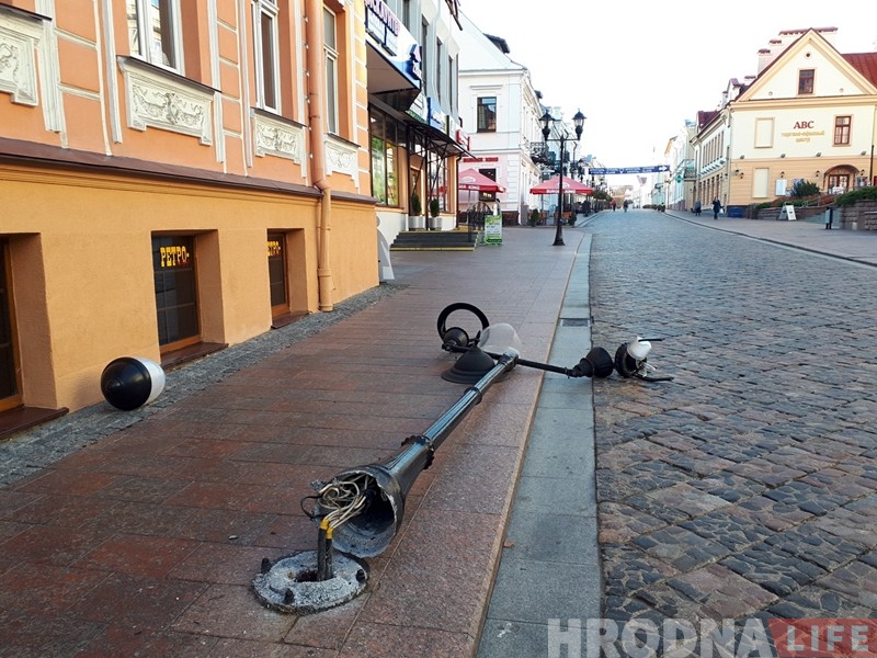 На Савецкай у Гродна падаюць ліхтары: што або хто іх валіць? На Савецкай у Гродна падаюць ліхтары: што або хто іх валіць?