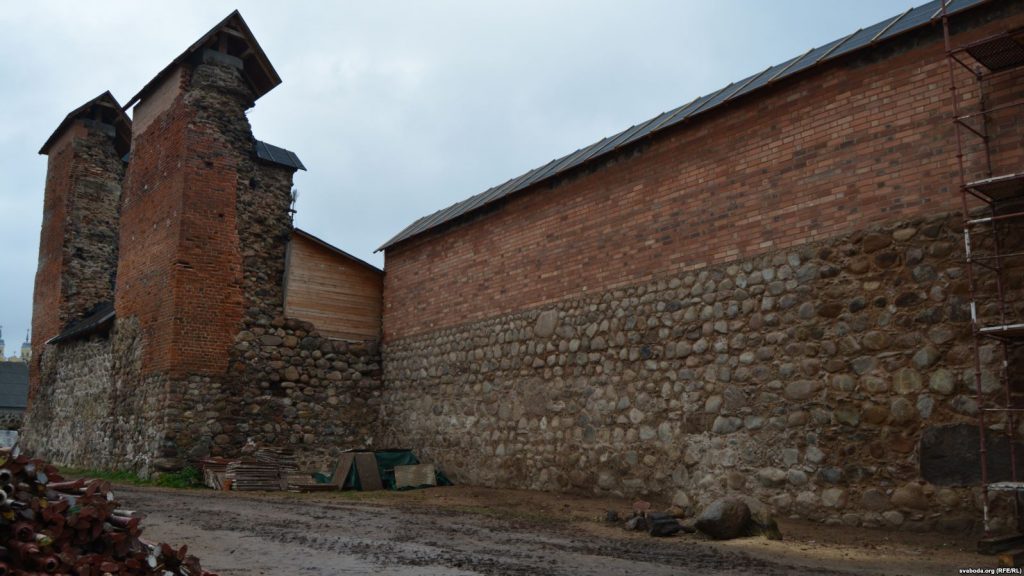 Камяні, цэгла, мазаіка. Тры пытанні да гісторыка Чарняўскага ў сувязі з рэстаўрацыяй Крэўскага замка