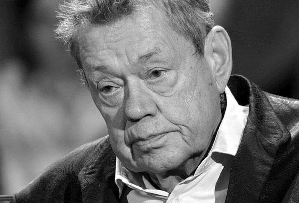 Умер Николай Караченцов, который играл в "Белых росах"