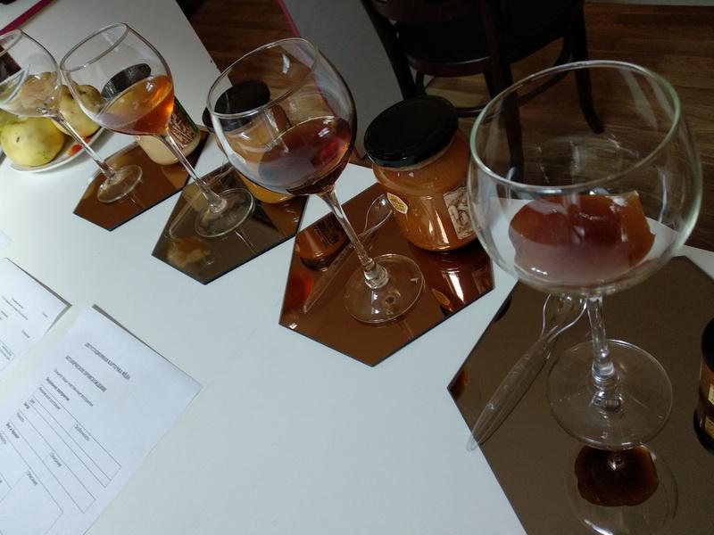 Калі мёд з пахам звараных укрутую яек , гэта нармальна? Парады ад адзінага ў Беларусі мядовага самелье