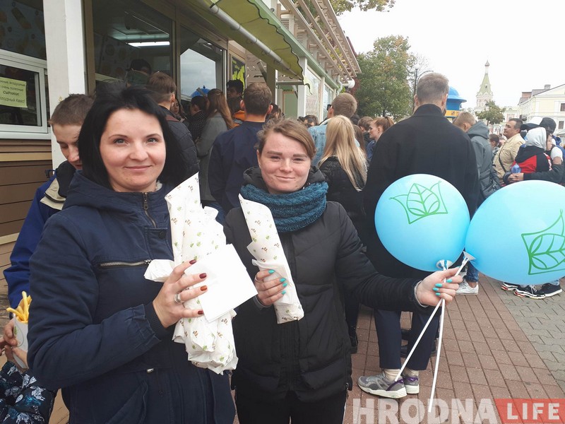 Як у Гродне раздавалі бясплатную шаўрму (фота) Як у Гродне раздавалі бясплатную шаўрму (фота)