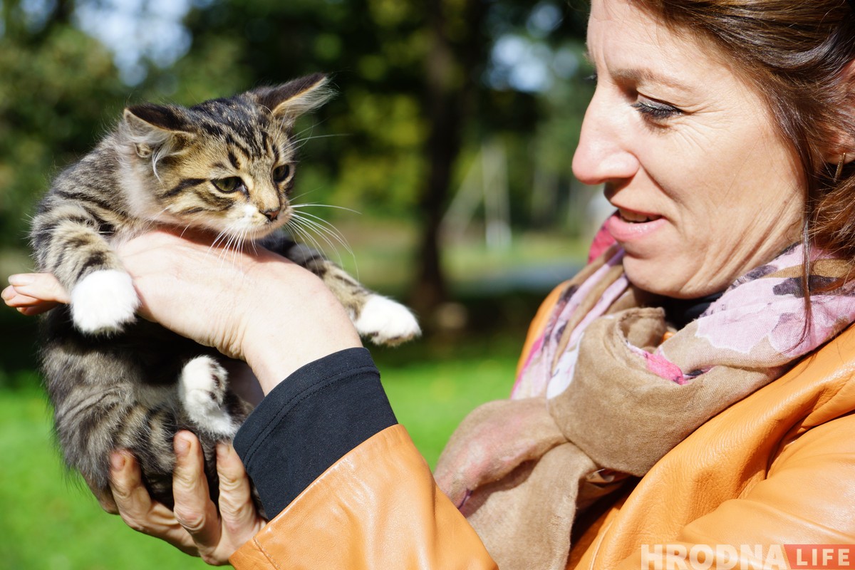 Паветраныя замкі і патрыятычныя коцікі. Як актывісты спрабуюць аднавіць палац Храптовічаў у Шчорсах