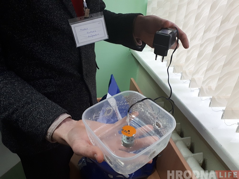 "Накармілі ўвесь клас". У Гродне гімназісты сабралі ўласны апарат для цукровай ваты