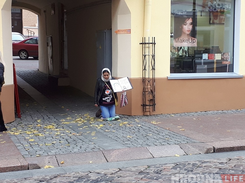 На Савецкай на месца вулічных музыкаў прыйшлі жабракі