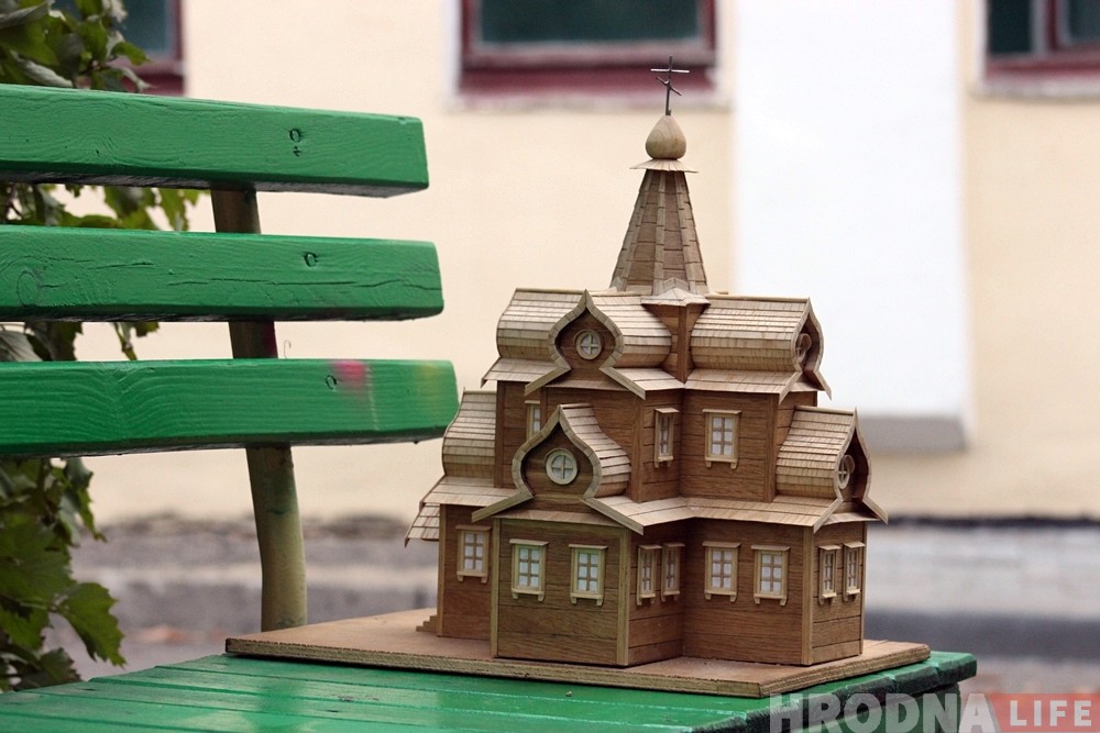 «Были тысячи работ и всё раздавал». Как мастер создавал старый Гродно в деревянных макетах