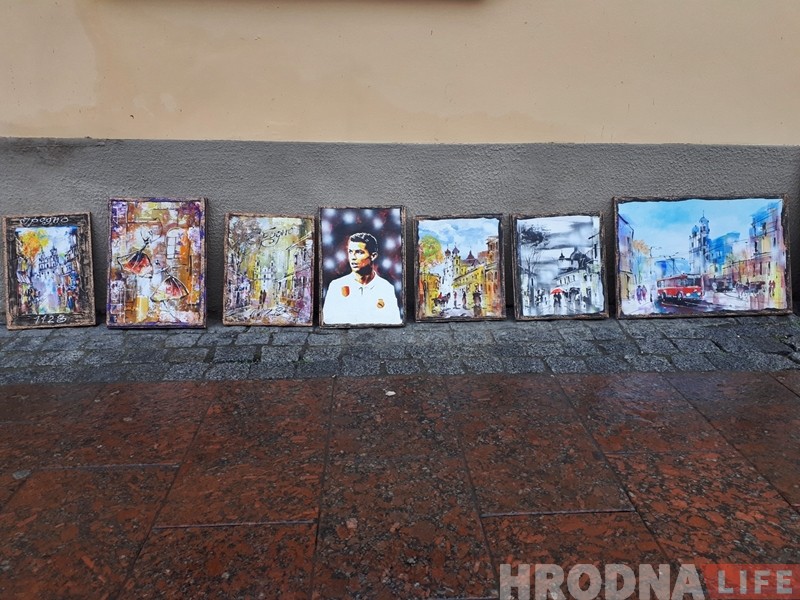 "Мы уважаем своих героев, но их не покупают". Ремесленники рассказали почему в центре Гродно продают портреты Путина