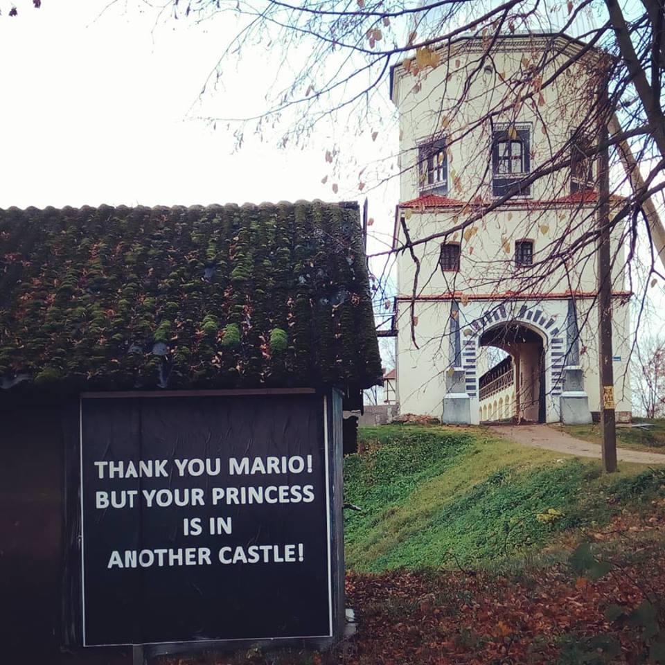 Арт-група Hutka Smachnaa зрабіла класныя арт-аб'екты каля замкаў у Міры і Любчы