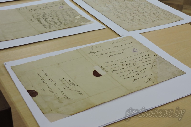 Гродненцы увидят восстановленые документы из архива Бригитского кастела и портреты его основателей