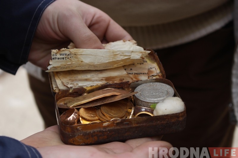 Будаўніку, які знайшоў скарб у цэнтры Гродна, выплацяць узнагароджанне да канца лістапада Будаўніку, які знайшоў скарб у цэнтры Гродна, выплацяць узнагароджанне да канца лістапада