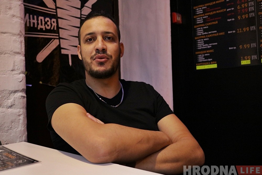 "Кінуў самалёты і караблі дзеля кебабаў". Кухар з Туніса распавёў, чаму стаў працаваць у Гродне