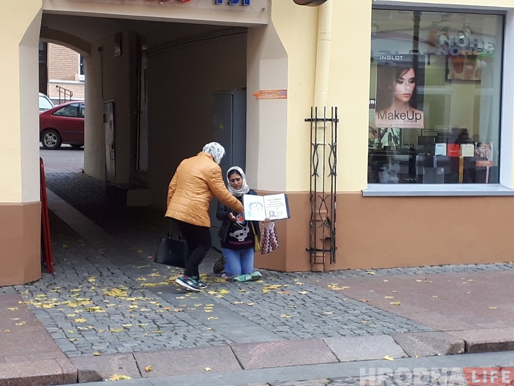 На Савецкай на месца вулічных музыкаў прыйшлі жабракі