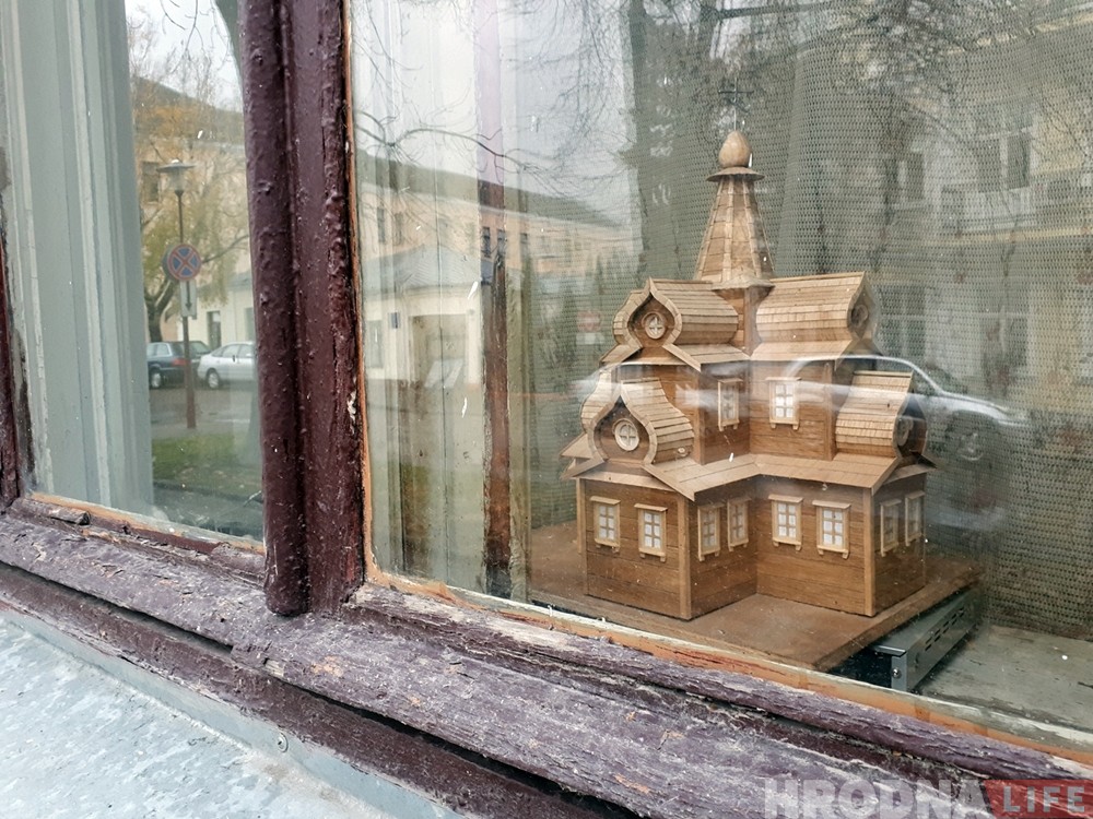 «Были тысячи работ и всё раздавал». Как мастер создавал старый Гродно в деревянных макетах