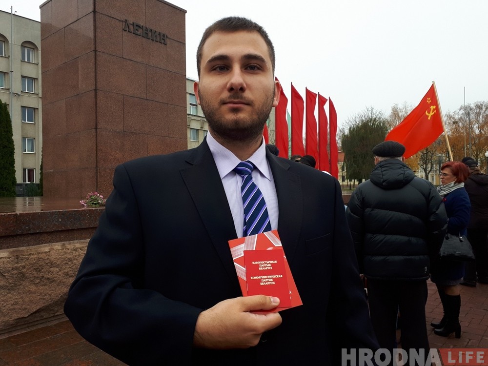 "Сталин был лучшим руководителем". Коммунисты Гродно собрались на площади Ленина в 101 годовщину революции