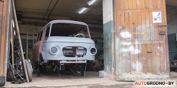 Команда мастеров в Гродно восстанавливает "Баркасы" для фудтраков