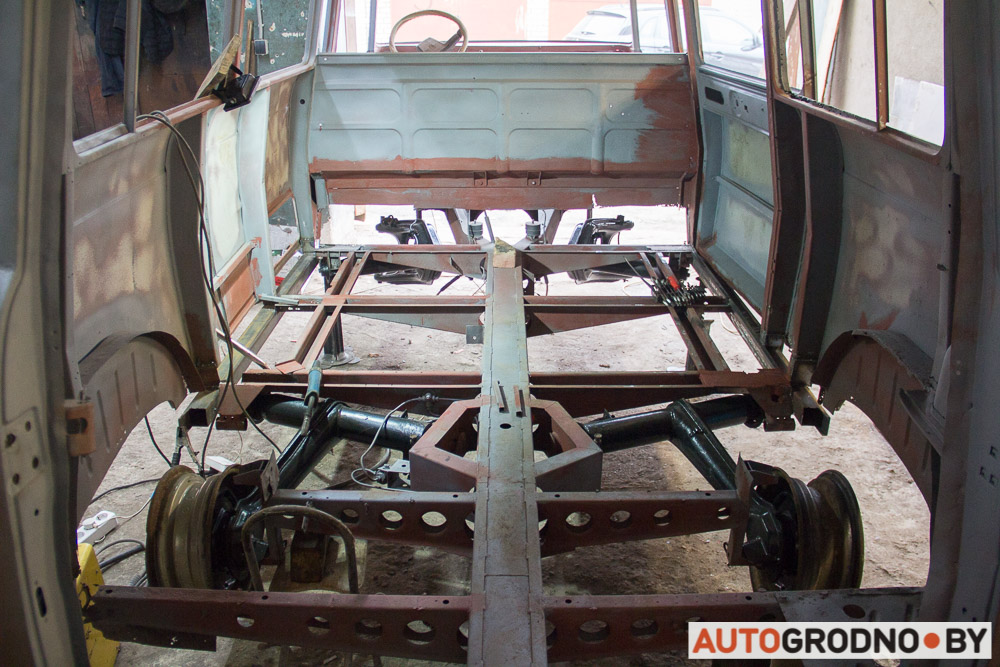 Команда мастеров в Гродно восстанавливает "Баркасы" для фудтраков