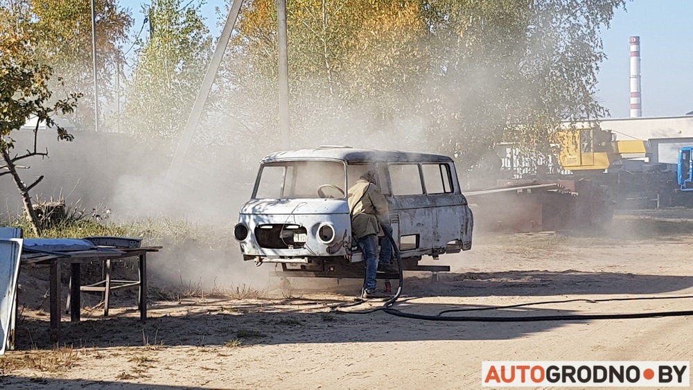 Команда мастеров в Гродно восстанавливает "Баркасы" для фудтраков