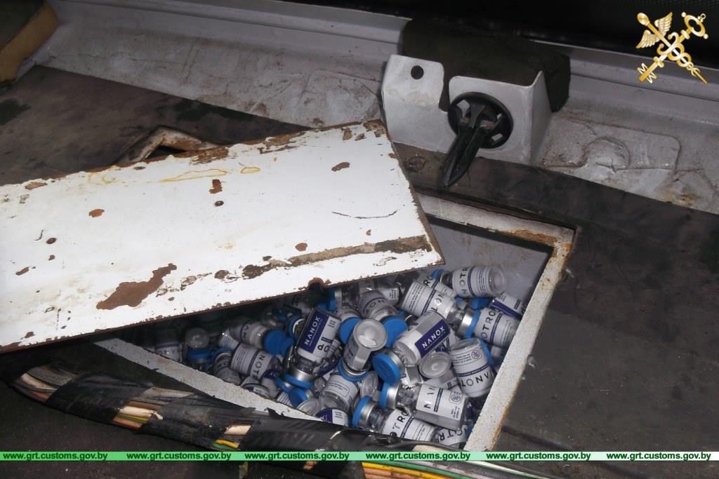 На гродзенскай мытні затрымалі ўкраінца з дзвюма тысячамі флаконаў гармону росту