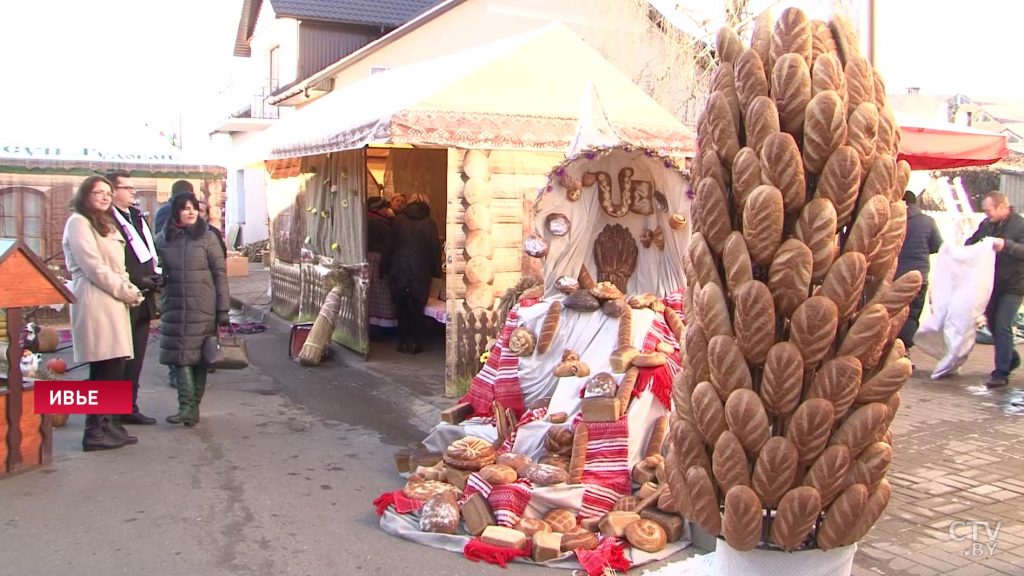 "Дажынкі" ў Іўі: ежа-арт і агра-трэш. Глядзім, чаго было больш