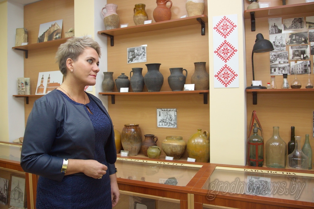 У гімназіі ў Гродне абнаўляюць помнік Феліксу Дзяржынскаму