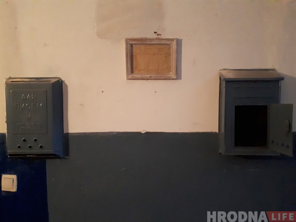 Амаль машына часу: у пад'ездзе на Падольнай вісіць графік уборкі 1954 года