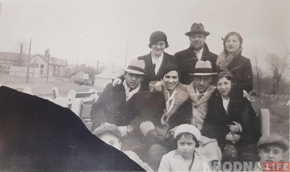 "Приехала, чтобы почувствовать отца". Как канадцы искали в Гродно семейный дом по нарисованной карте