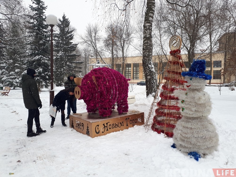 Фотафакт: у парку Жылібера адкрыюць алею навагодніх елак Фотафакт: у парку Жылібера адкрыюць алею навагодніх елак