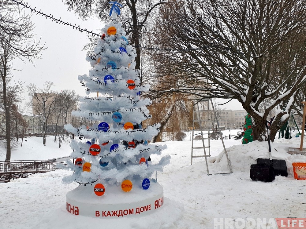 Фотафакт: у парку Жылібера адкрыюць алею навагодніх елак Фотафакт: у парку Жылібера адкрыюць алею навагодніх елак