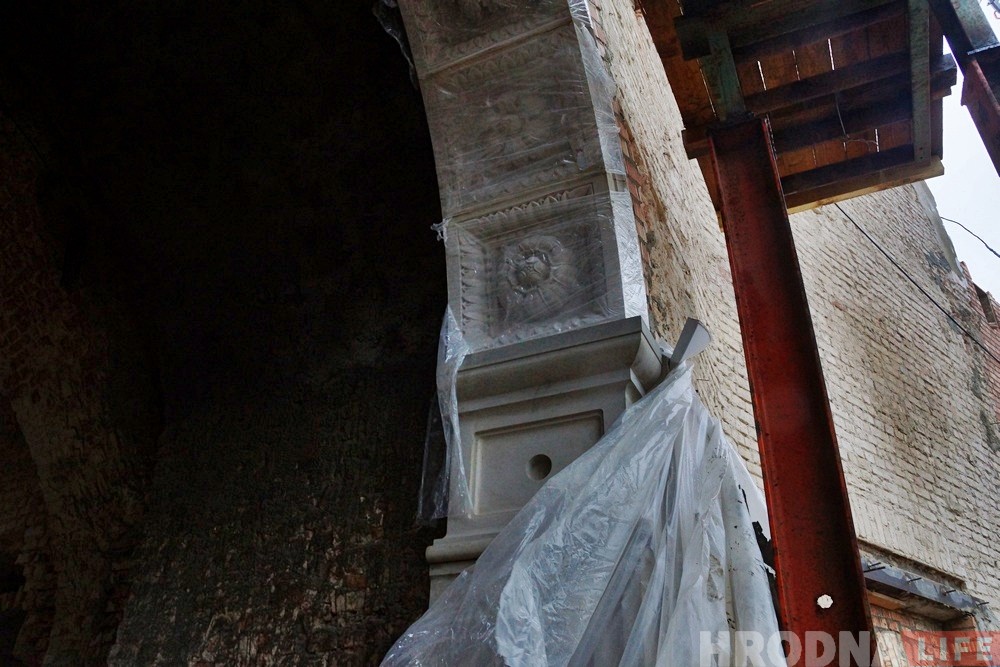 Глядзіце, як на заводзе пад Гродна робяць дэкор для Старога замка Глядзіце, як на заводзе пад Гродна робяць дэкор для Старога замка