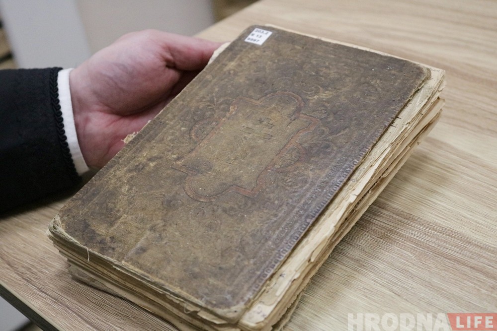 "Хочам пакінуць у саборы". Знайшліся сваякі Раеўскіх, якіх шукаў святар, каб перадаць "кнігу жыцця" "Хочам пакінуць у саборы". Знайшліся сваякі Раеўскіх, якіх шукаў святар, каб перадаць "кнігу жыцця"