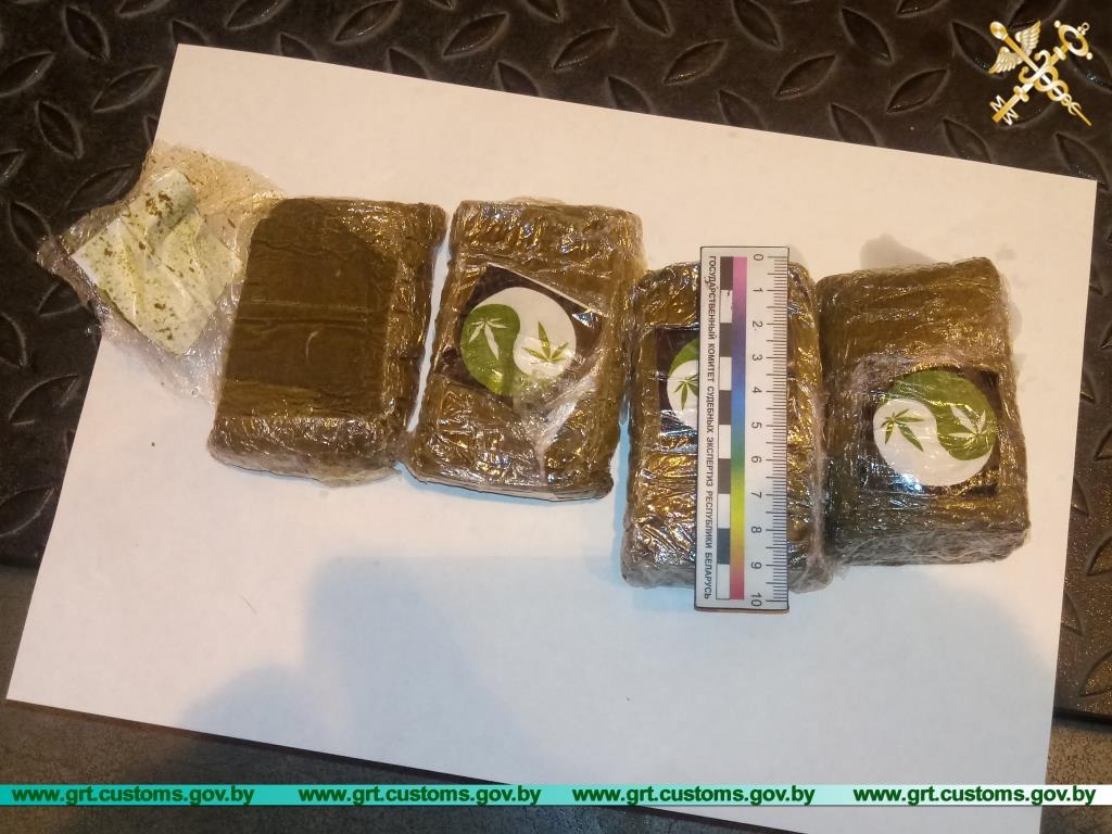 Более 10 кг наркотиков пытались провезти в топливном баке автомобиля через Гродно