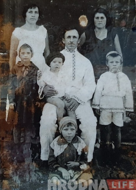 "Хочам пакінуць у саборы". Знайшліся сваякі Раеўскіх, якіх шукаў святар, каб перадаць "кнігу жыцця" "Хочам пакінуць у саборы". Знайшліся сваякі Раеўскіх, якіх шукаў святар, каб перадаць "кнігу жыцця"