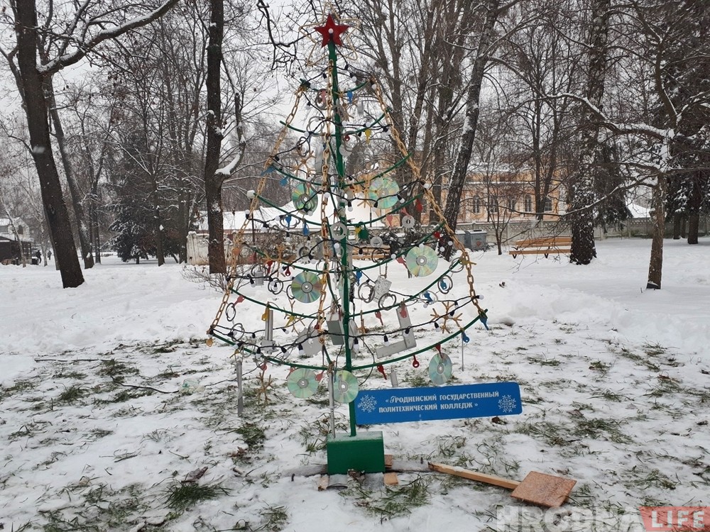 Фотафакт: у парку Жылібера адкрыюць алею навагодніх елак Фотафакт: у парку Жылібера адкрыюць алею навагодніх елак
