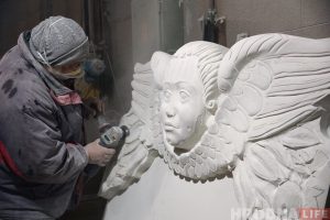 Пасля заўваг гараджаніна ў Гродне пачалі рамонт стэлы ў гонар 850-годдзя горада Пасля заўваг гараджаніна ў Гродне пачалі рамонт стэлы ў гонар 850-годдзя горада