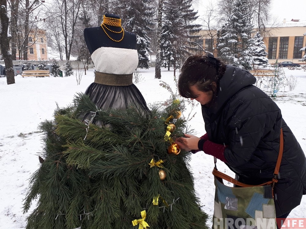 Фотафакт: у парку Жылібера адкрыюць алею навагодніх елак Фотафакт: у парку Жылібера адкрыюць алею навагодніх елак