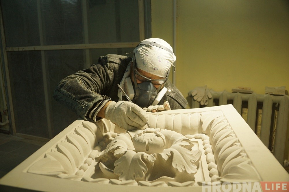 Глядзіце, як на заводзе пад Гродна робяць дэкор для Старога замка Глядзіце, як на заводзе пад Гродна робяць дэкор для Старога замка