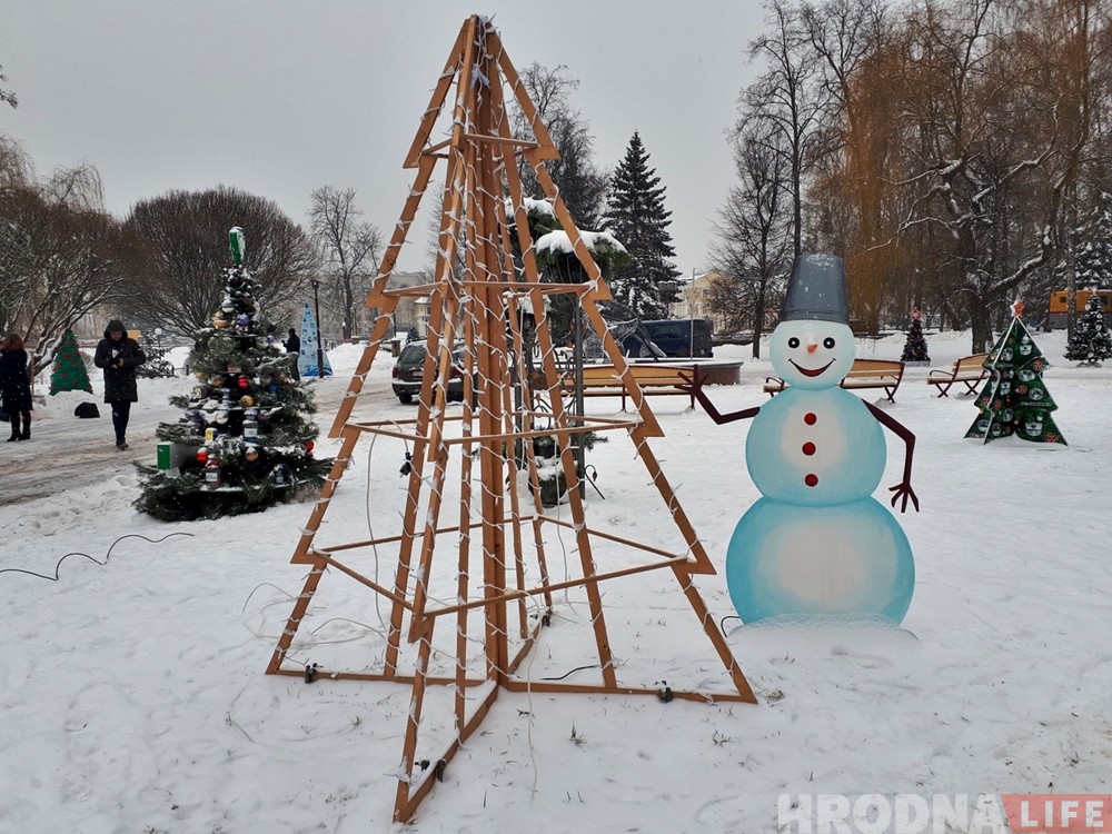 Фотафакт: у парку Жылібера адкрыюць алею навагодніх елак Фотафакт: у парку Жылібера адкрыюць алею навагодніх елак