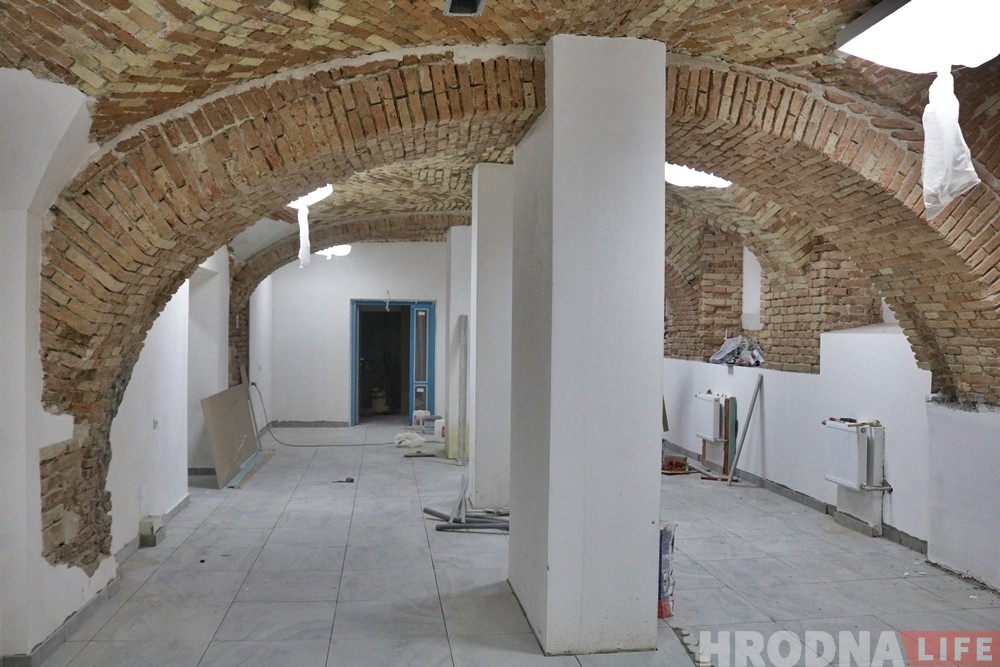 Глядзіце, як ажывілі старадаўні падвал на Маставой. Але кафэ там рабіць нельга